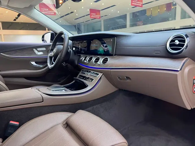 Mercedes-Benz E-Class — Фото автомобиля 16