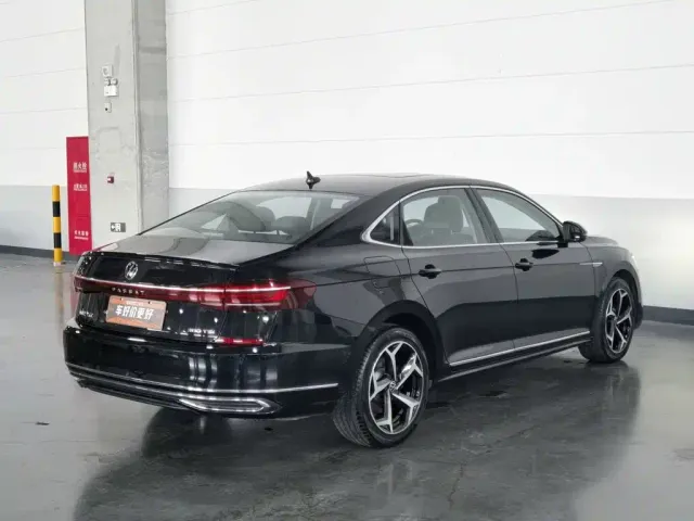 Volkswagen Passat — Фото автомобиля 2