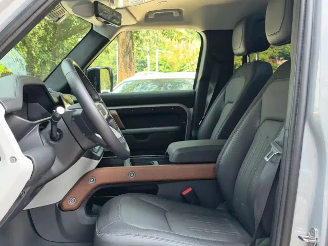 Land Rover Defender — Фото автомобиля 5