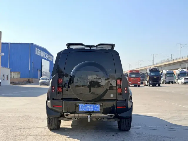 Land Rover Defender — Фото автомобиля 16