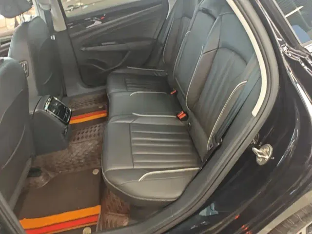 Volkswagen Passat — Фото автомобиля 16