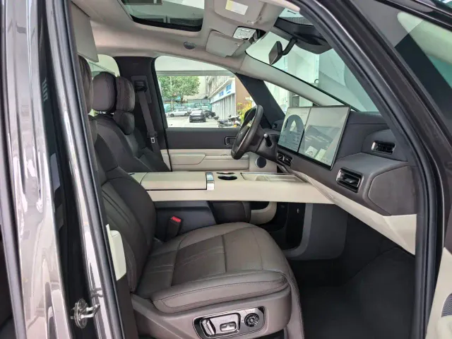 Li Auto MEGA — Фото автомобиля 15