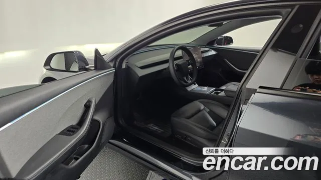 Tesla Model 3 — Фото автомобиля 15