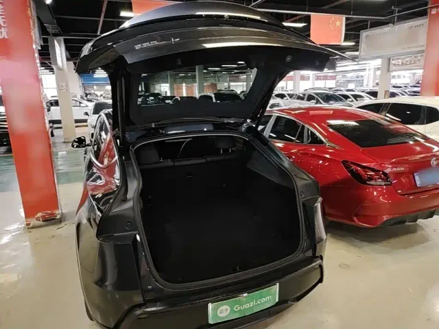 Tesla Model Y — Фото автомобиля 18