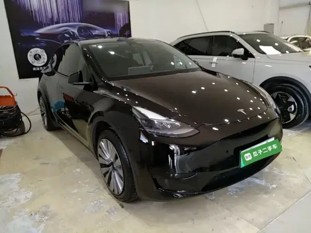 Tesla Model Y — Фото автомобиля 3