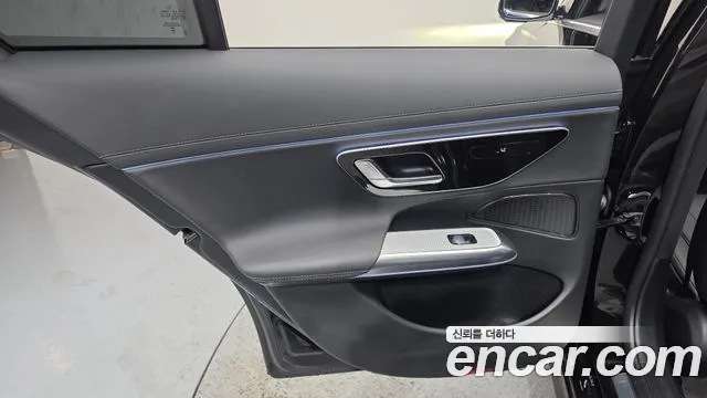 Mercedes-Benz E-Class — Фото автомобиля 25