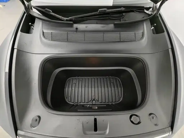 Tesla Model Y — Фото автомобиля 6