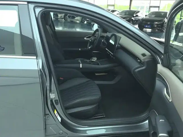 Changan Eado — Фото автомобиля 8