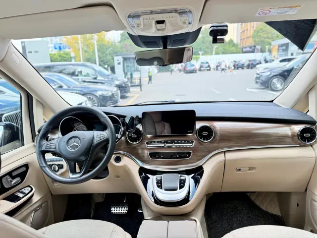 Mercedes-Benz V-Class — Фото автомобиля 21