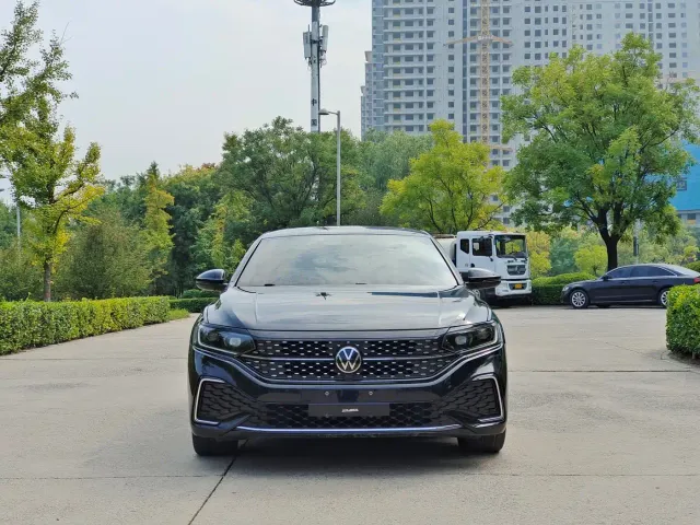Volkswagen Passat — Фото автомобиля 2
