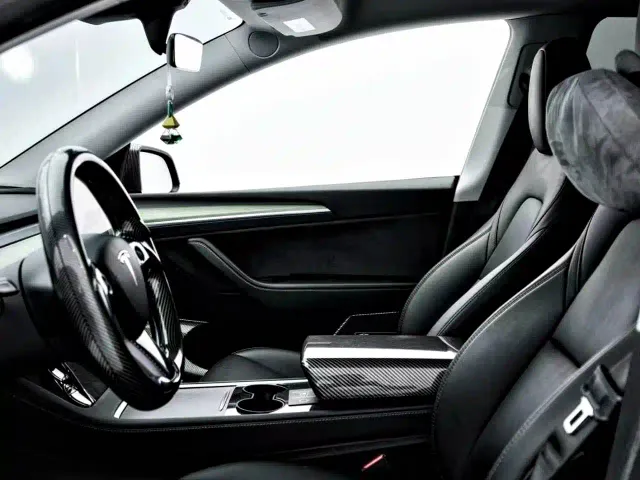 Tesla Model Y — Фото автомобиля 8