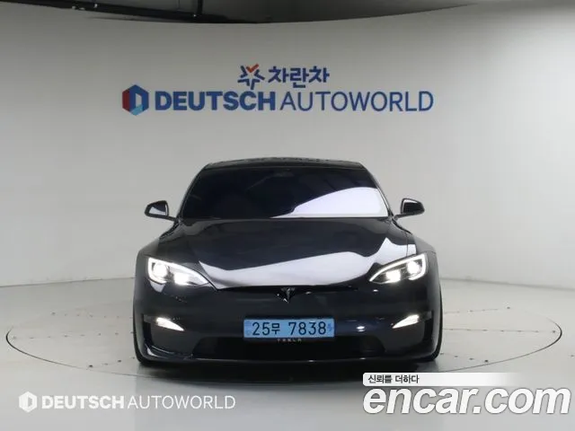 Tesla Model S — Фото автомобиля 3