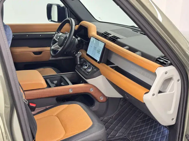 Land Rover Defender — Фото автомобиля 15