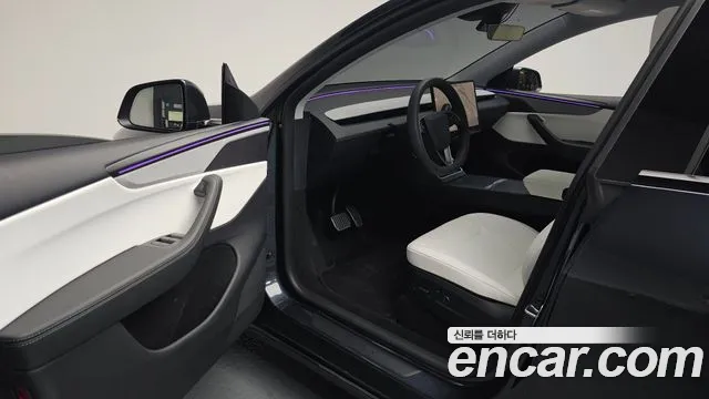Tesla Model Y — Фото автомобиля 2