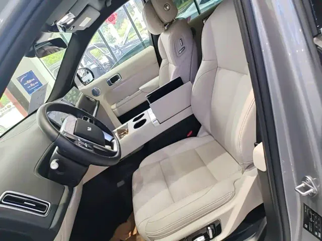 Li Auto L7 — Фото автомобиля 14