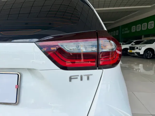 Honda Fit — Фото автомобиля 12