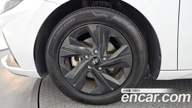 Hyundai Avante CN7 — Фото автомобиля 5