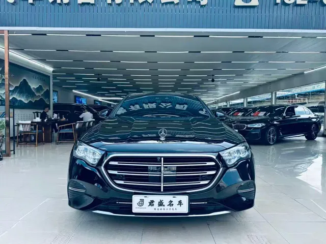 Mercedes-Benz E-Class — Фото автомобиля 2