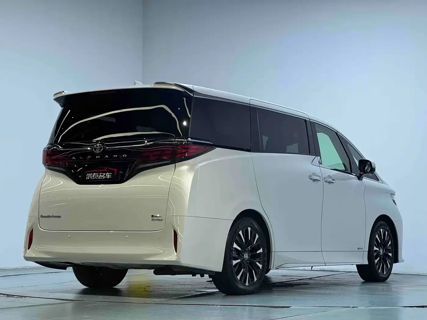 Toyota Alphard 2024 Hybrid 2.5L Ultimate Enjoyment Edition — Фото автомобиля 19