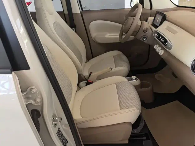 Wuling Motors Hongguang MINIEV 2025 4-Door Advanced — Фото автомобиля 24