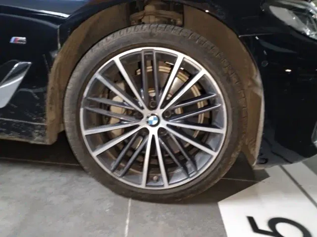 BMW 5 Series — Фото автомобиля 24