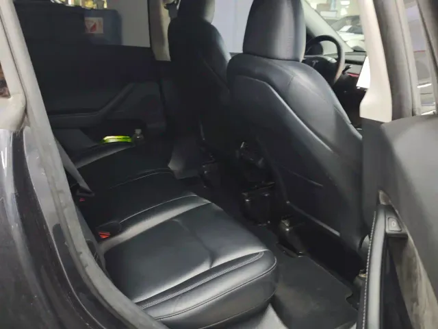 Tesla Model Y — Фото автомобиля 9