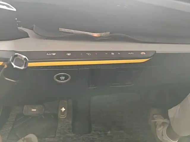 Wuling NanoEV — Фото автомобиля 12