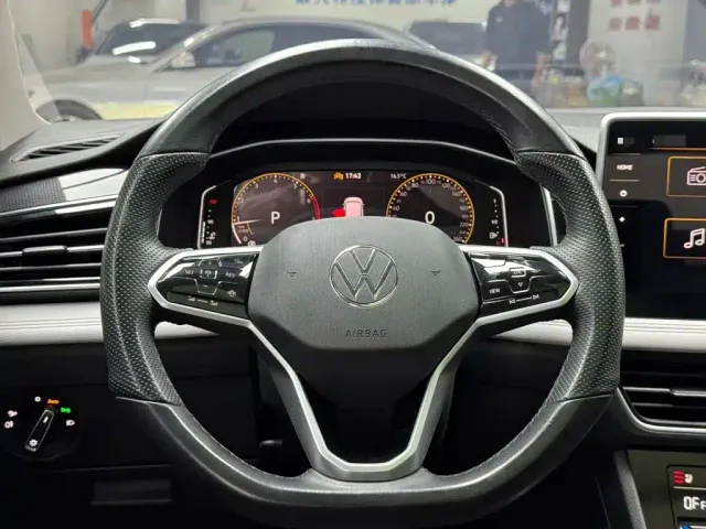 Volkswagen Tiguan L — Фото автомобиля 7
