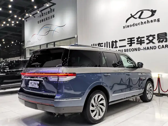 Lincoln Navigator — Фото автомобиля 20