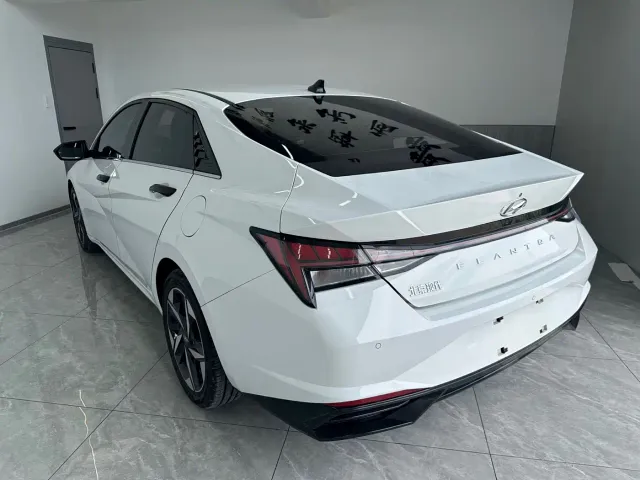 Hyundai Elantra — Фото автомобиля 6