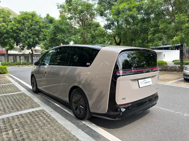 Li Auto MEGA — Фото автомобиля 6
