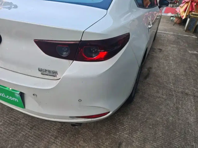 Mazda Axela — Фото автомобиля 7