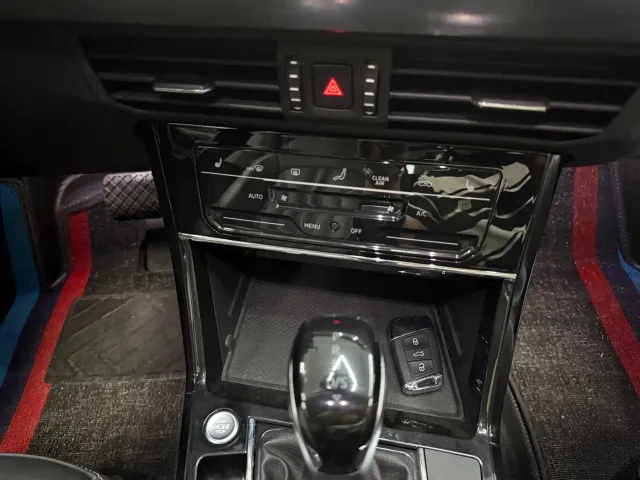 Volkswagen Passat — Фото автомобиля 14
