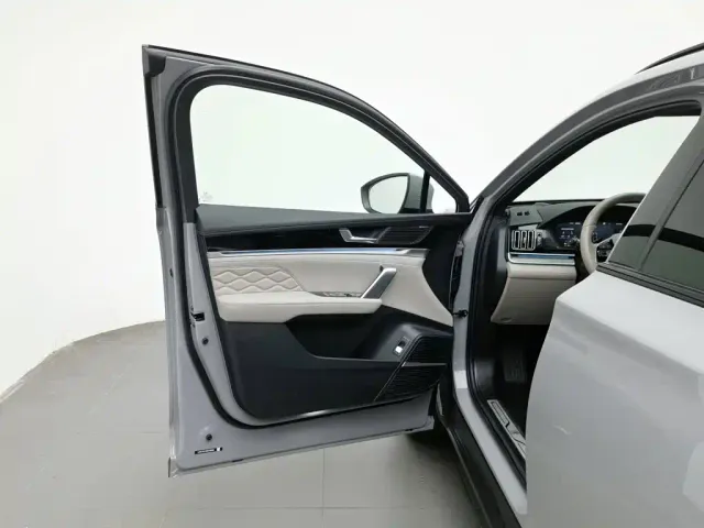 BYD Tang — Фото автомобиля 8