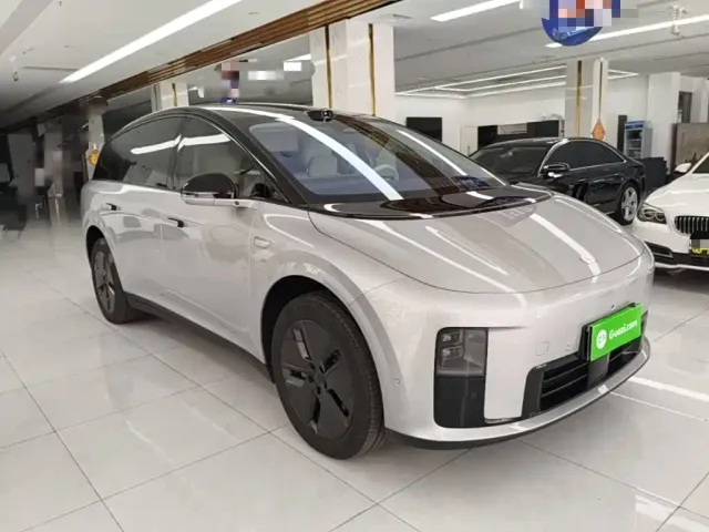 Li Auto i8 — Фото автомобиля 3
