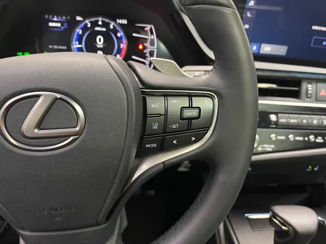 Lexus ES — Фото автомобиля 13