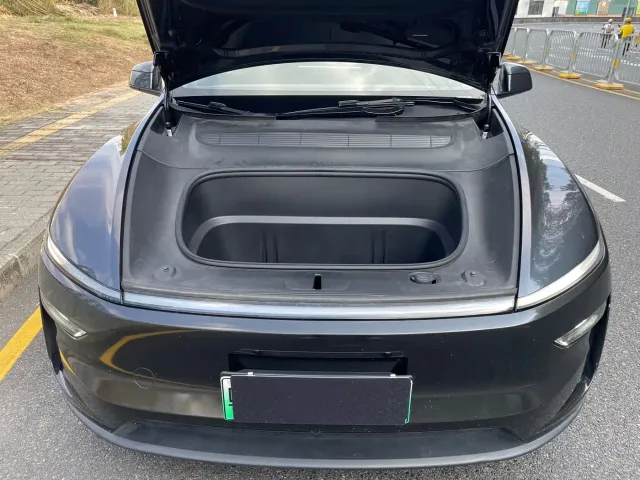 Tesla Model Y — Фото автомобиля 17