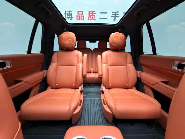 Li Auto L8 — Фото автомобиля 11