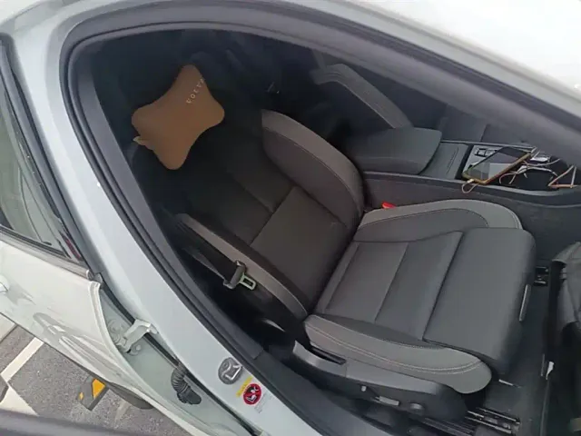 Volvo XC40 — Фото автомобиля 24
