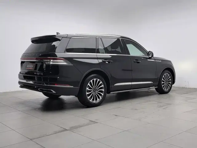 Lincoln Aviator — Фото автомобиля 2