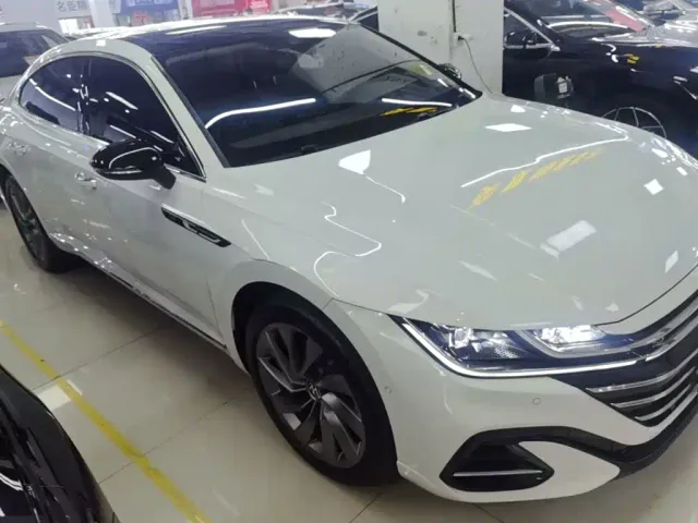Volkswagen FAW-Volkswagen CC 2024 380TSI Eye-catching Public Sharing Edition — Фото автомобиля 3