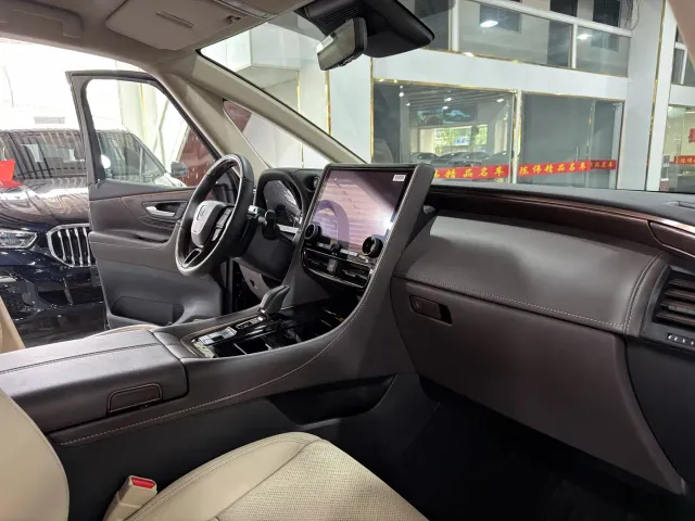 Toyota Vellfire — Фото автомобиля 11