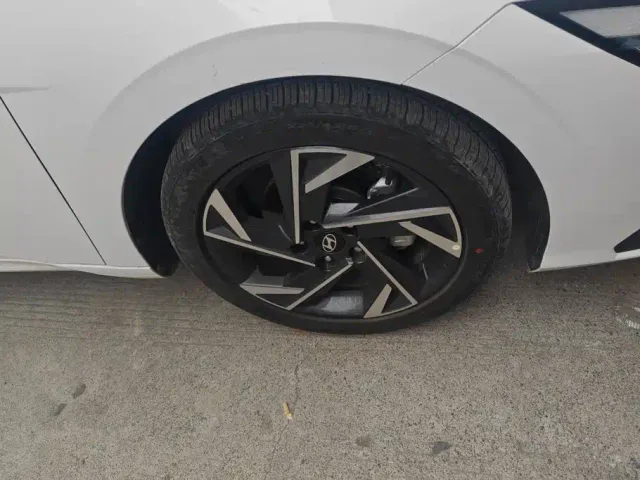 Hyundai Elantra — Фото автомобиля 6