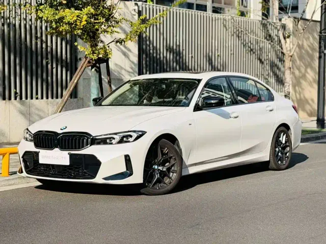 Фотография автомобиля — BMW 3 Series