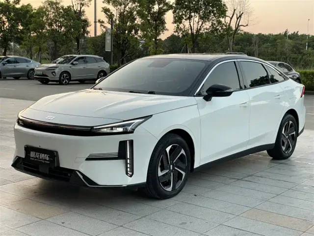 Фотография автомобиля — Geely Galaxy L6