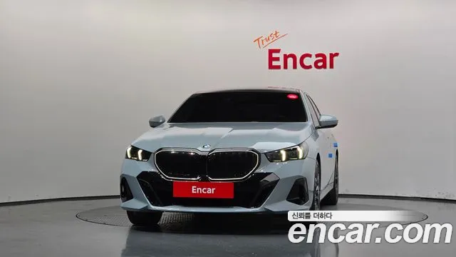 BMW 5 Series — Фото автомобиля 3