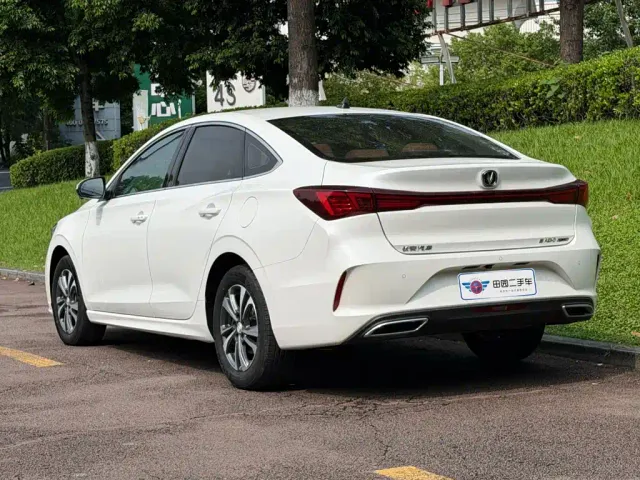 Changan Eado — Фото автомобиля 4