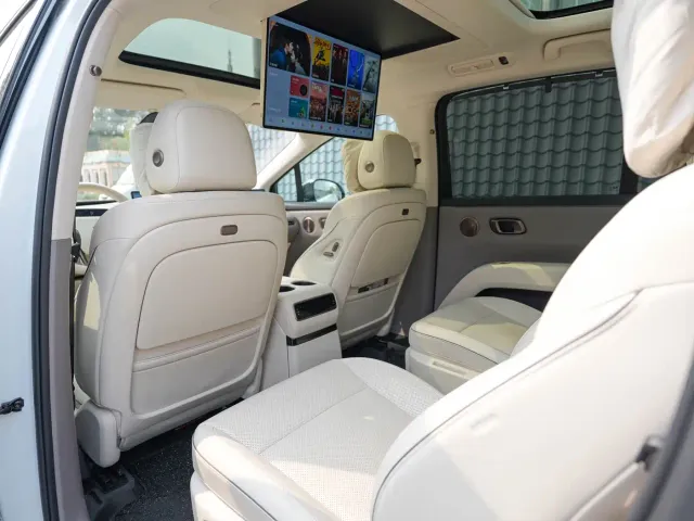 Li Auto i8 — Фото автомобиля 15