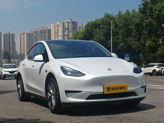 Tesla Model Y — Фото автомобиля 2