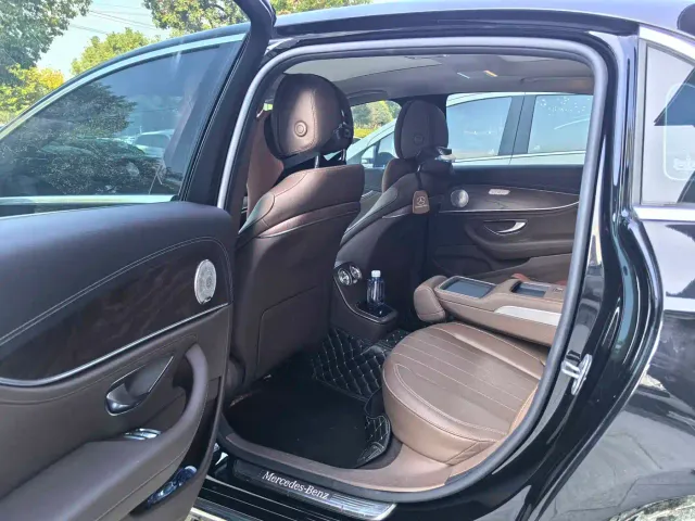 Mercedes-Benz E-Class — Фото автомобиля 6